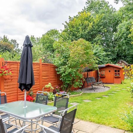 Red Cherry House Watford  Dış mekan fotoğraf