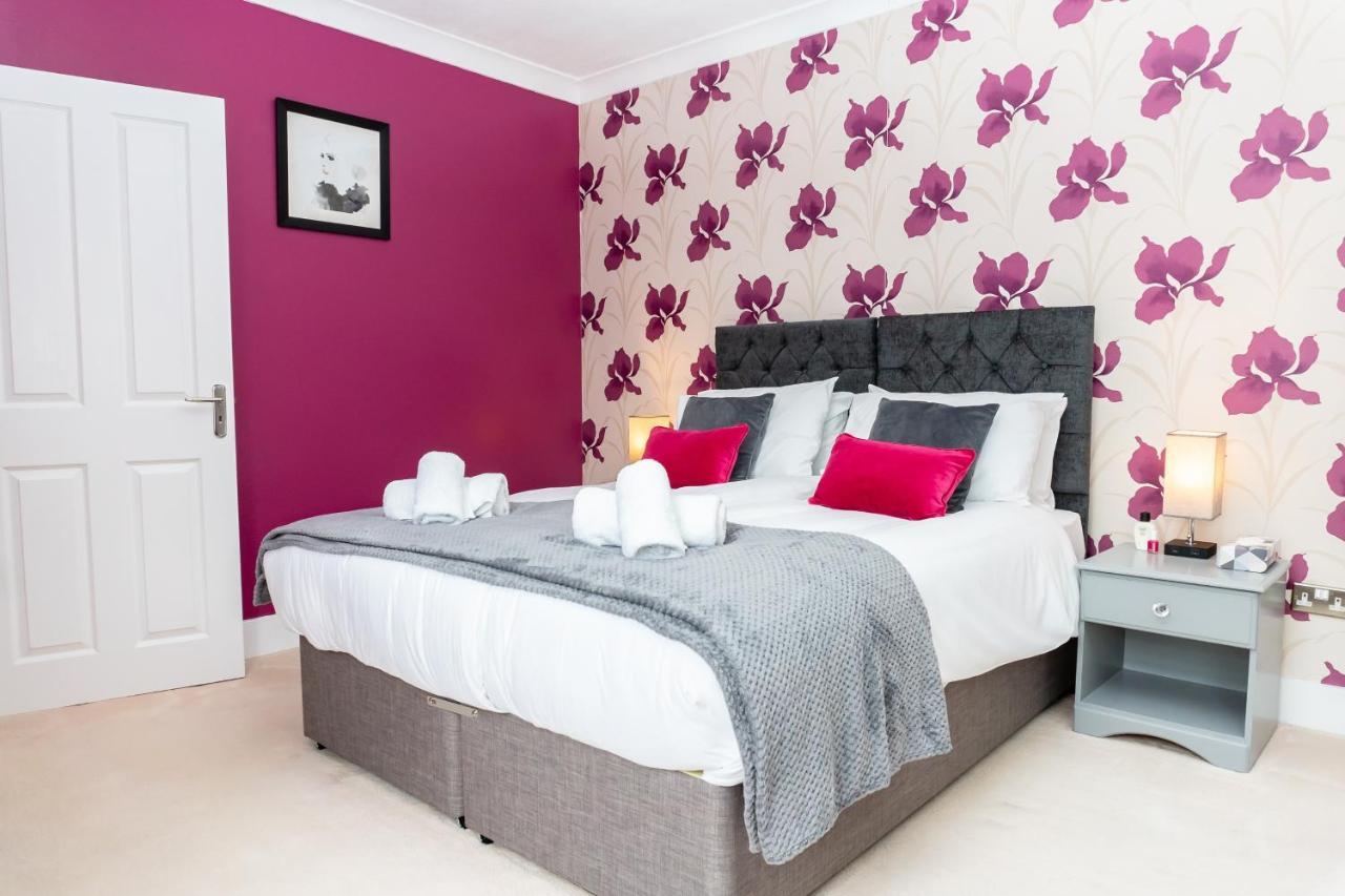 Red Cherry House Watford  Dış mekan fotoğraf