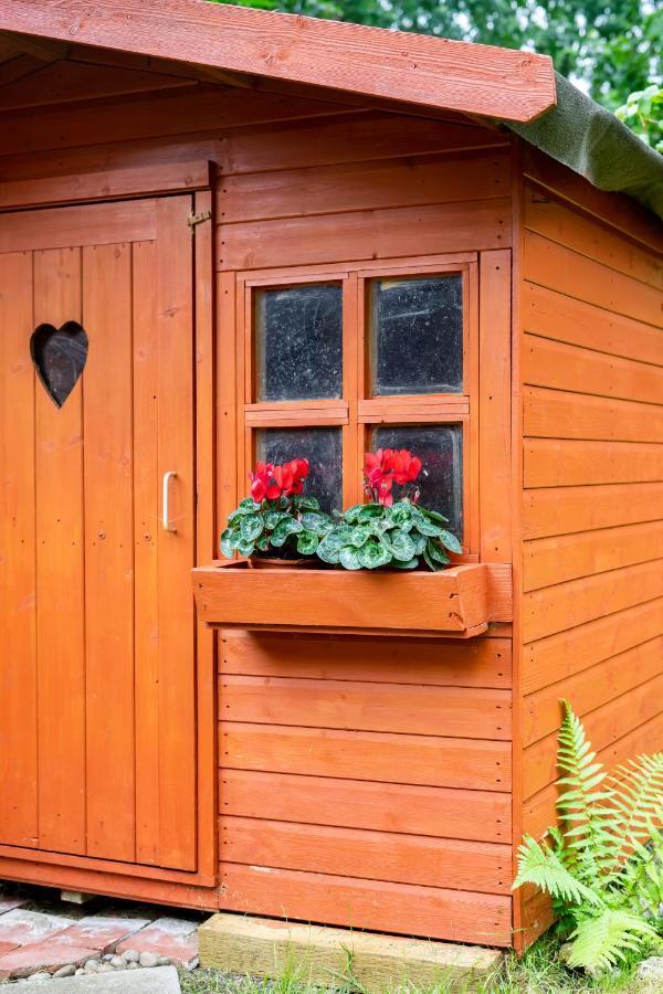 Red Cherry House Watford  Dış mekan fotoğraf